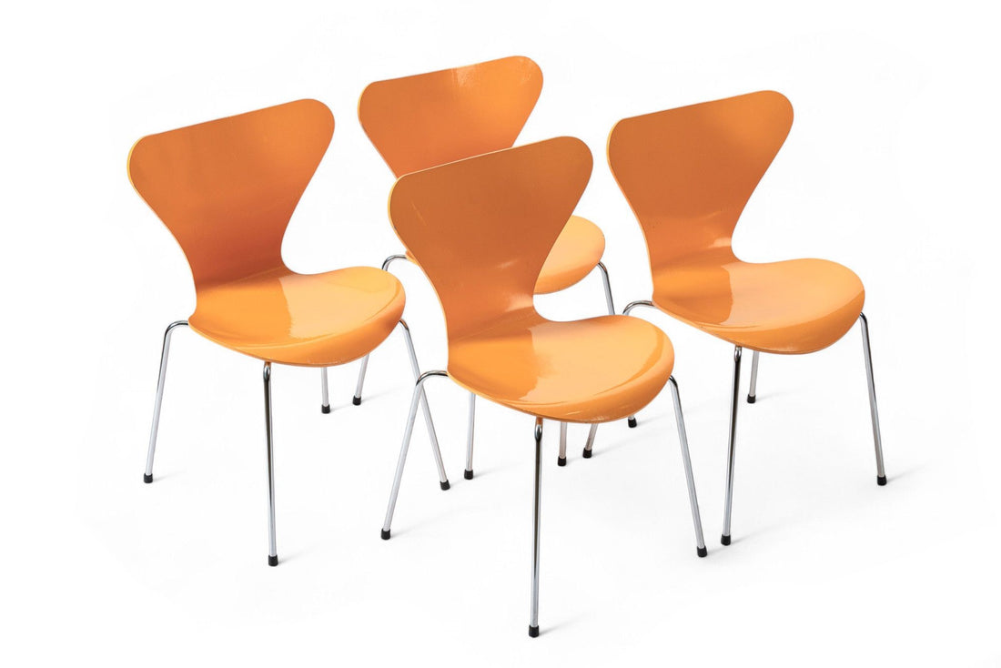 Danish Modern Dining Chairs Series 7 by Arne Jacobsen for Fritz Hansen