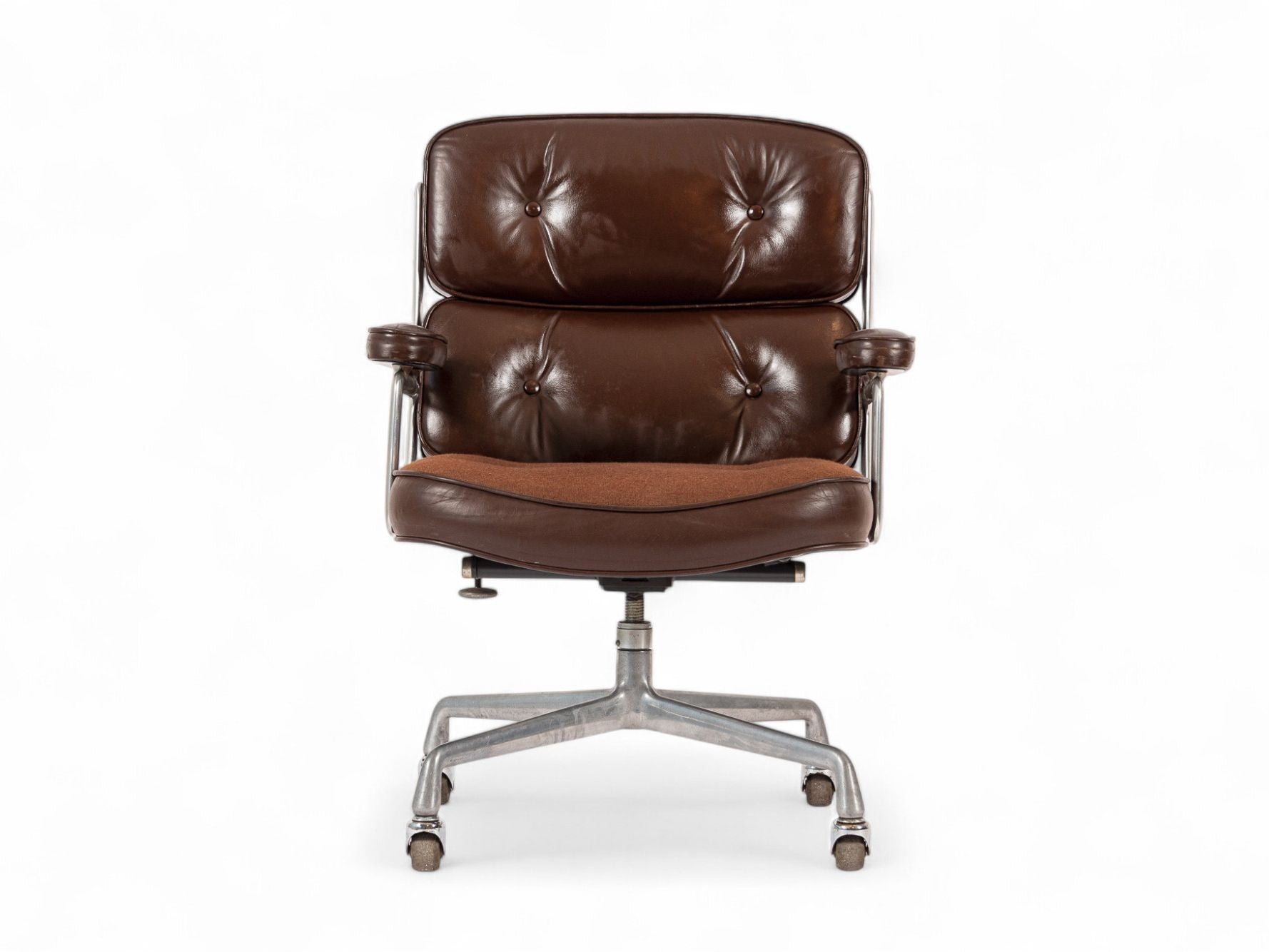 0_Eames_Time_Life_Chair-