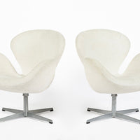 Mid Century Danish White Swan Chairs by Arne Jacobsen for Fritz Hansen 1960s, 2 Avail