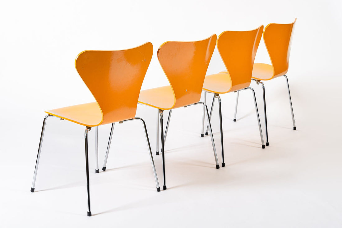 Danish Modern Dining Chairs Series 7 by Arne Jacobsen for Fritz Hansen