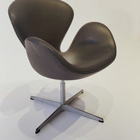 Mid Century Danish Modern Brown Swan Chair by Arne Jacobsen for Fritz Hansen