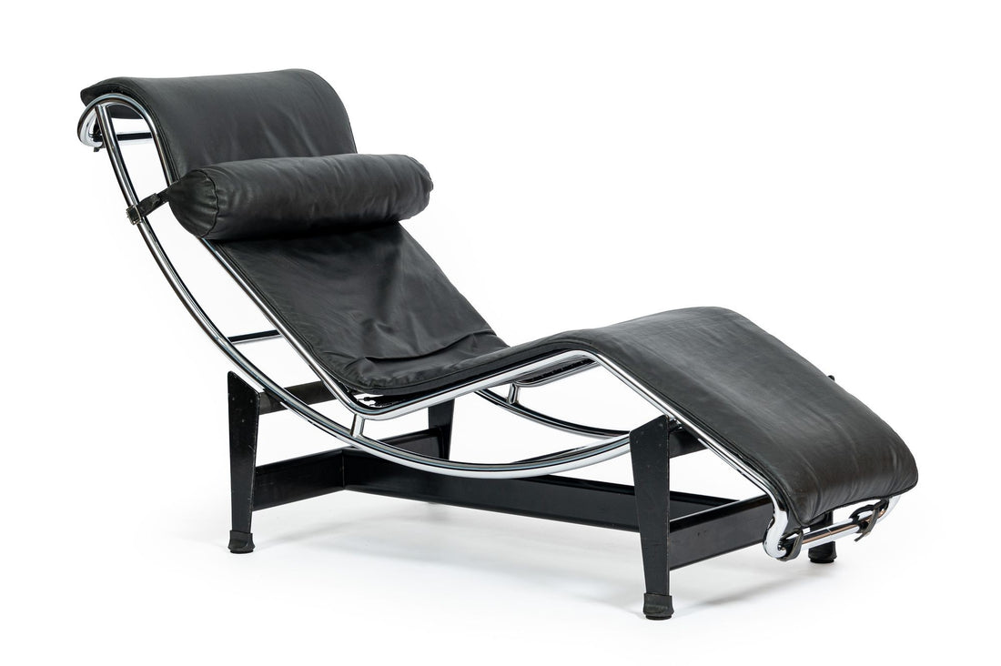 Cassina LC4 Chaise Lounge Chair in Black Leather by Le Corbusier 1970s