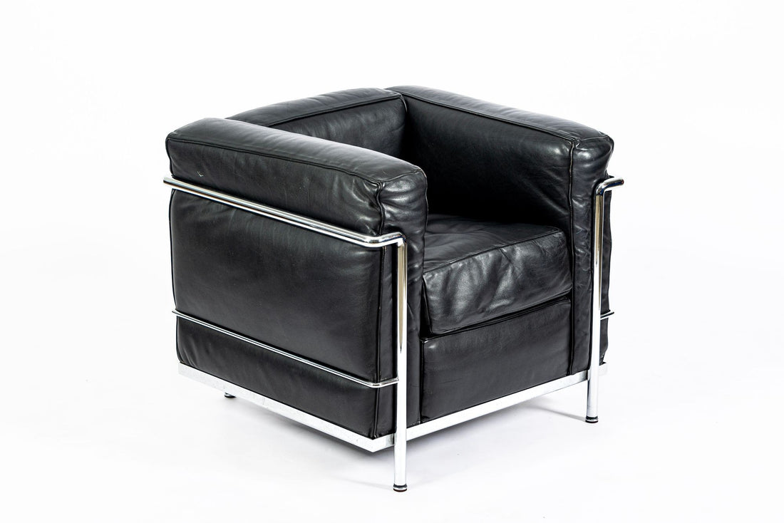 Authentic Cassina LC2 Black Leather Petit Lounge Chair by Le Corbusier, 4x Avail
