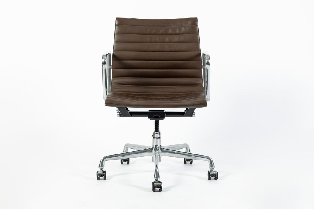 Set of 4 Eames Thin Pad Office Chairs for Herman Miller, Brown Leather Aluminum Group