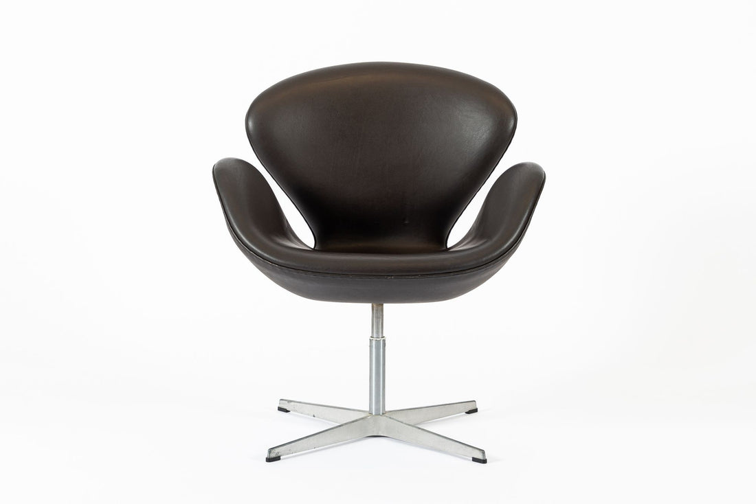 Mid Century Danish Modern Brown Swan Chair by Arne Jacobsen for Fritz Hansen