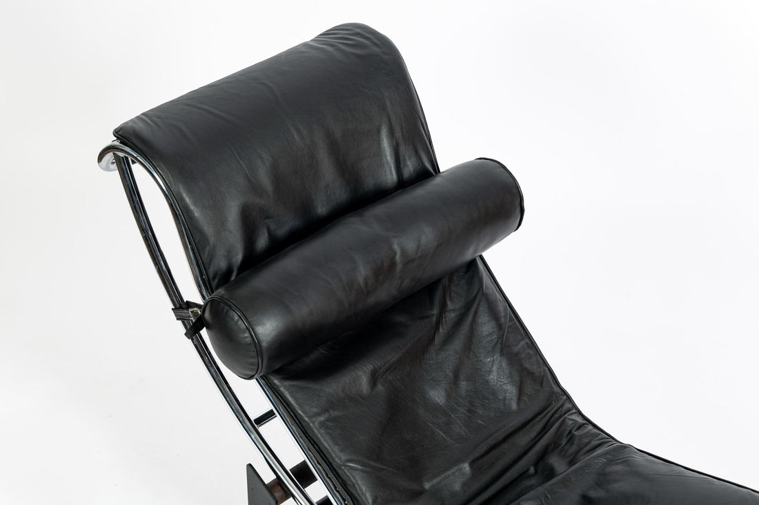 Cassina LC4 Black Leather Chaise Lounge Chair by Le Corbusier 1981