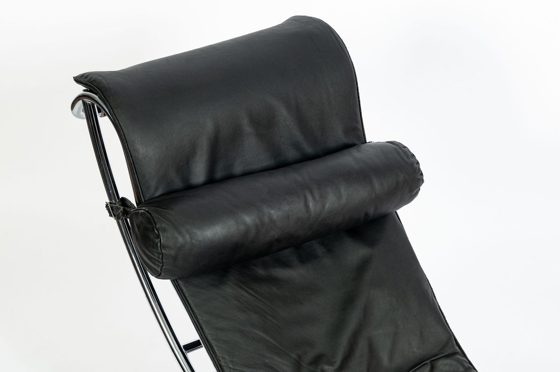 Cassina LC4 Chaise Lounge Chair in Black Leather by Le Corbusier 1970s