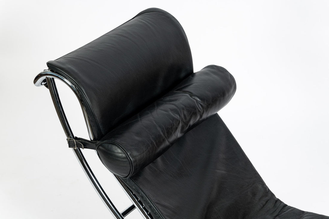 Cassina LC4 Black Leather Chaise Lounge Chair by Le Corbusier 1994