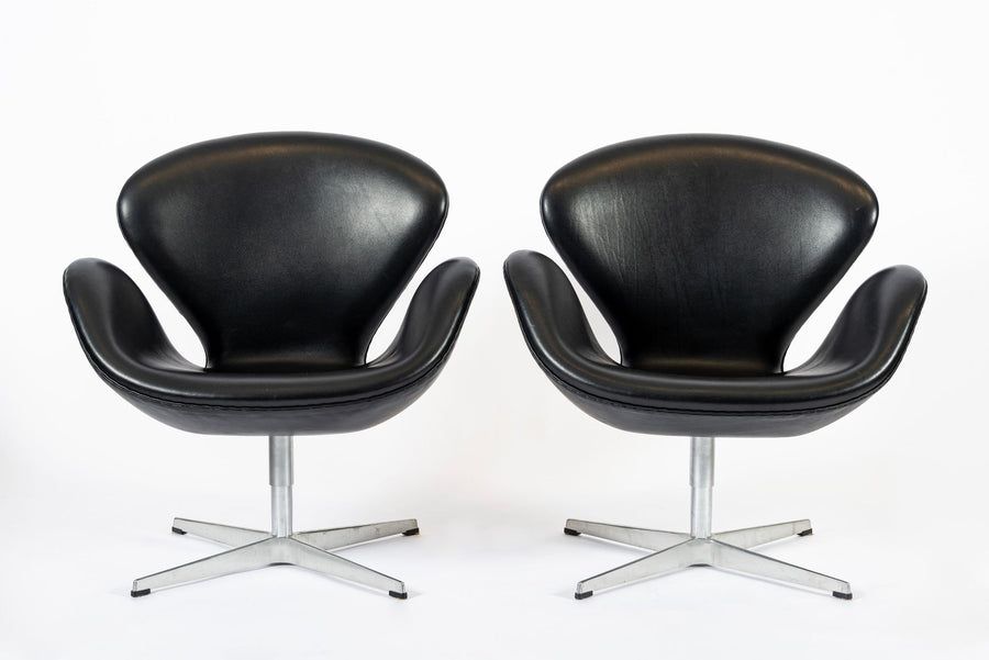 Mid Century Danish Black Leather Swan Chairs by Arne Jacobsen for Fritz Hansen
