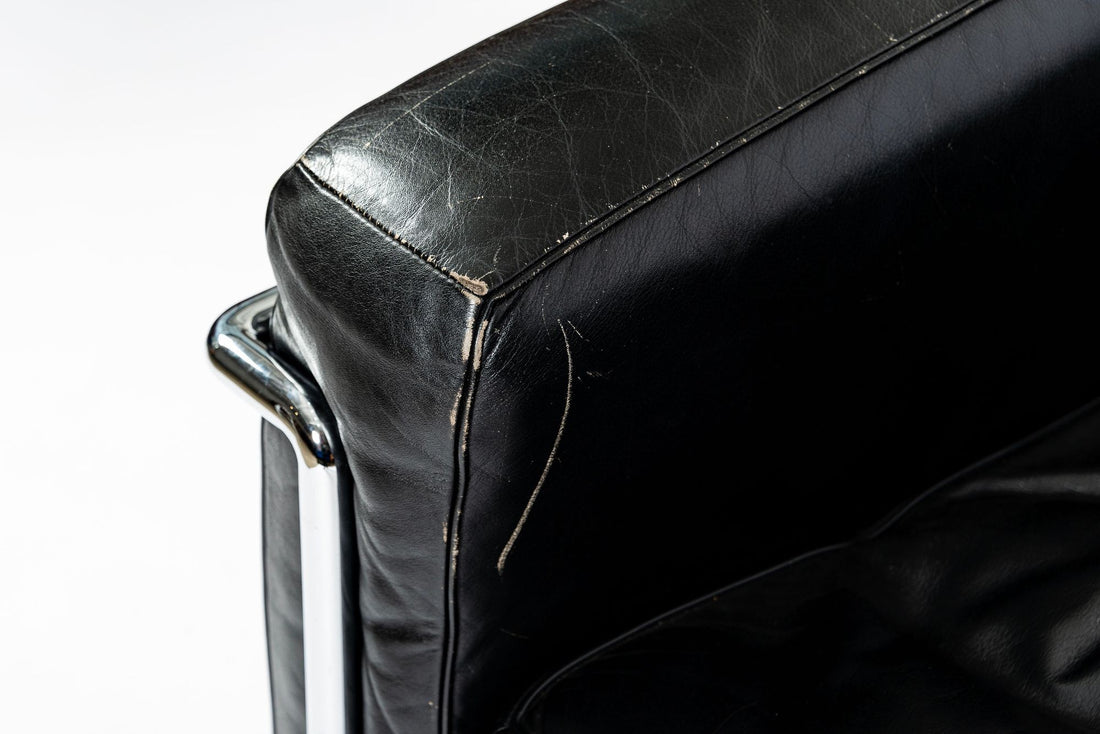 Authentic Cassina LC2 Black Leather Petit Lounge Chair by Le Corbusier, 4x Avail