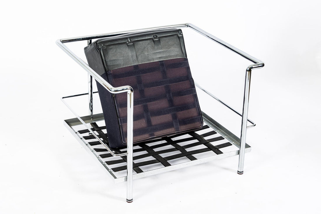 Authentic Cassina LC2 Black Leather Petit Lounge Chair by Le Corbusier, 4x Avail