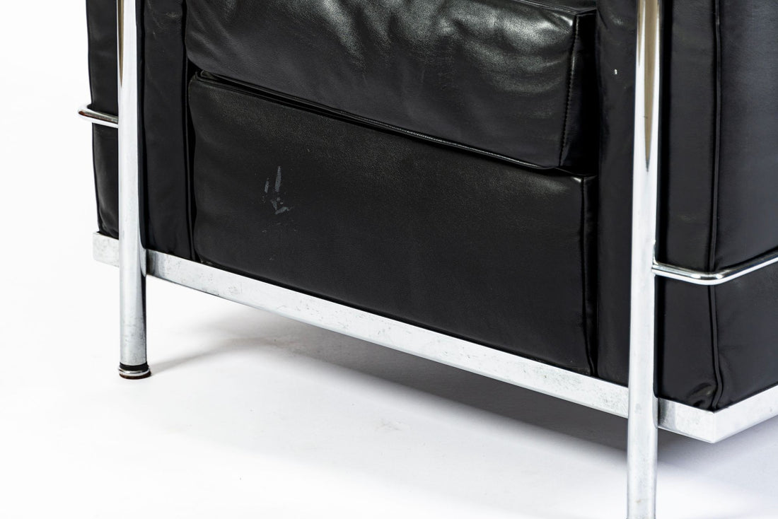 Authentic Cassina LC2 Black Leather Petit Lounge Chair by Le Corbusier, 4x Avail