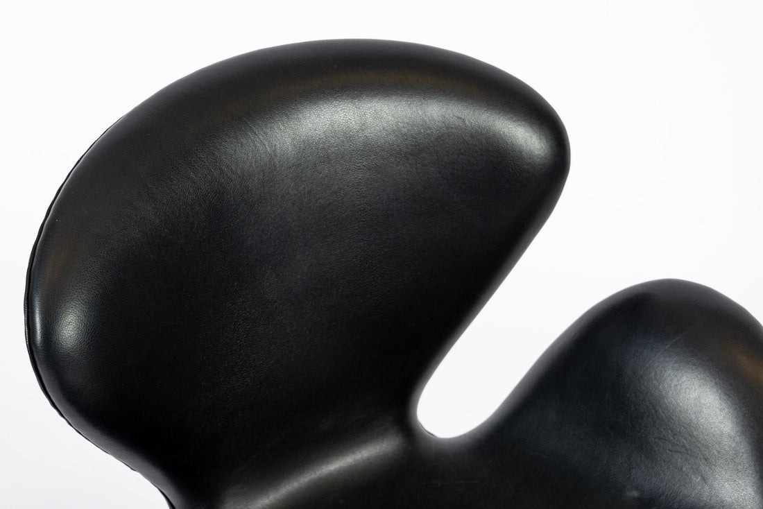 Mid Century Danish Black Leather Swan Chairs by Arne Jacobsen for Fritz Hansen