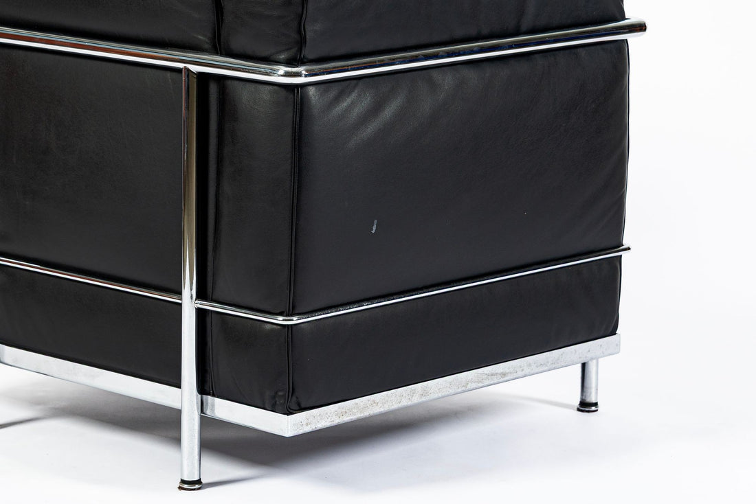 Authentic Cassina LC2 Black Leather Petit Lounge Chair by Le Corbusier, 4x Avail