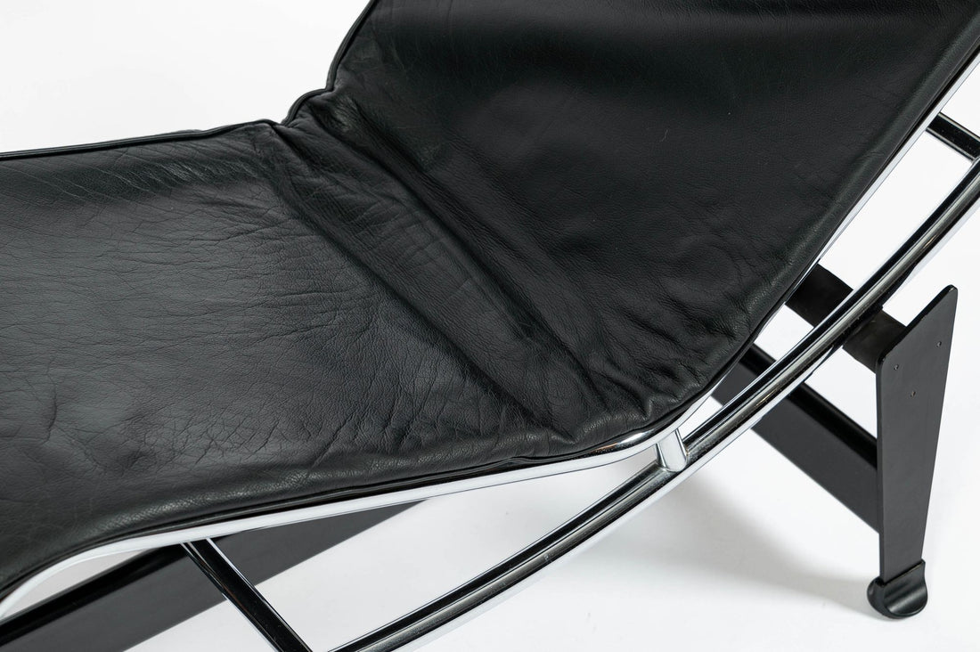Cassina LC4 Black Leather Chaise Lounge Chair by Le Corbusier 1994