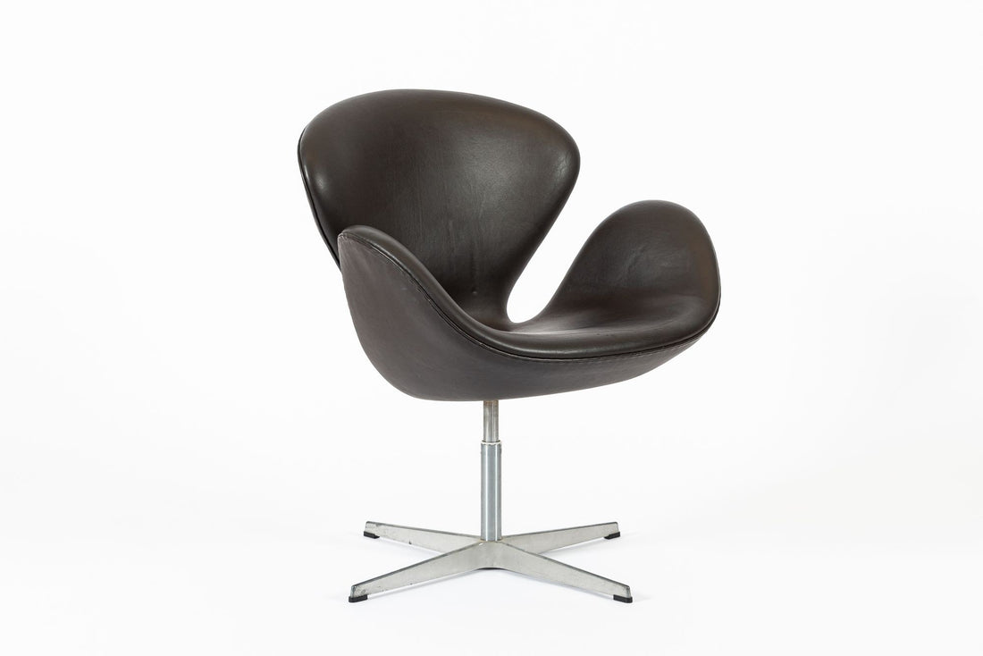 Mid Century Danish Modern Brown Swan Chair by Arne Jacobsen for Fritz Hansen