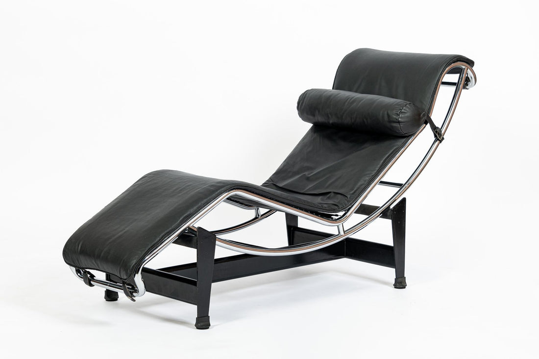 Cassina LC4 Chaise Lounge Chair in Black Leather by Le Corbusier 1970s