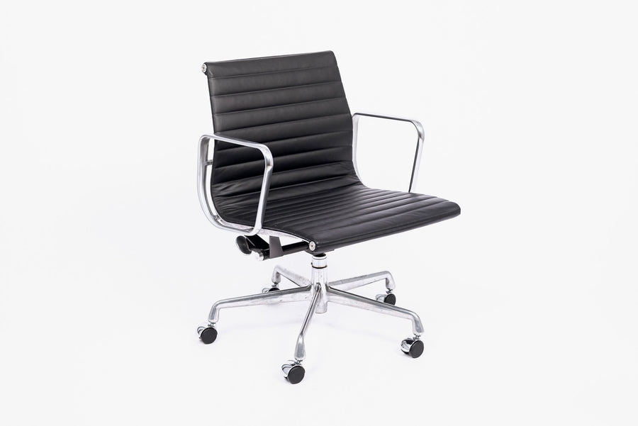 Mid Century Black Aluminum Group Chairs by Eames for Herman Miller