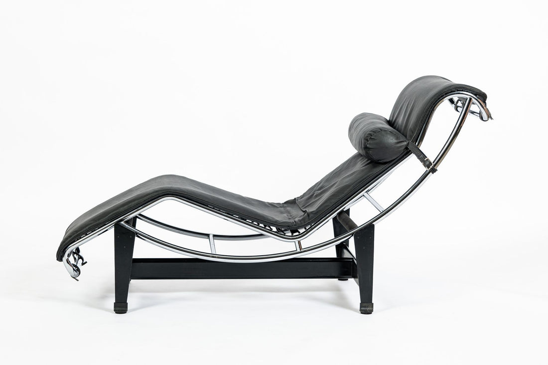 Cassina LC4 Chaise Lounge Chair in Black Leather by Le Corbusier 1970s