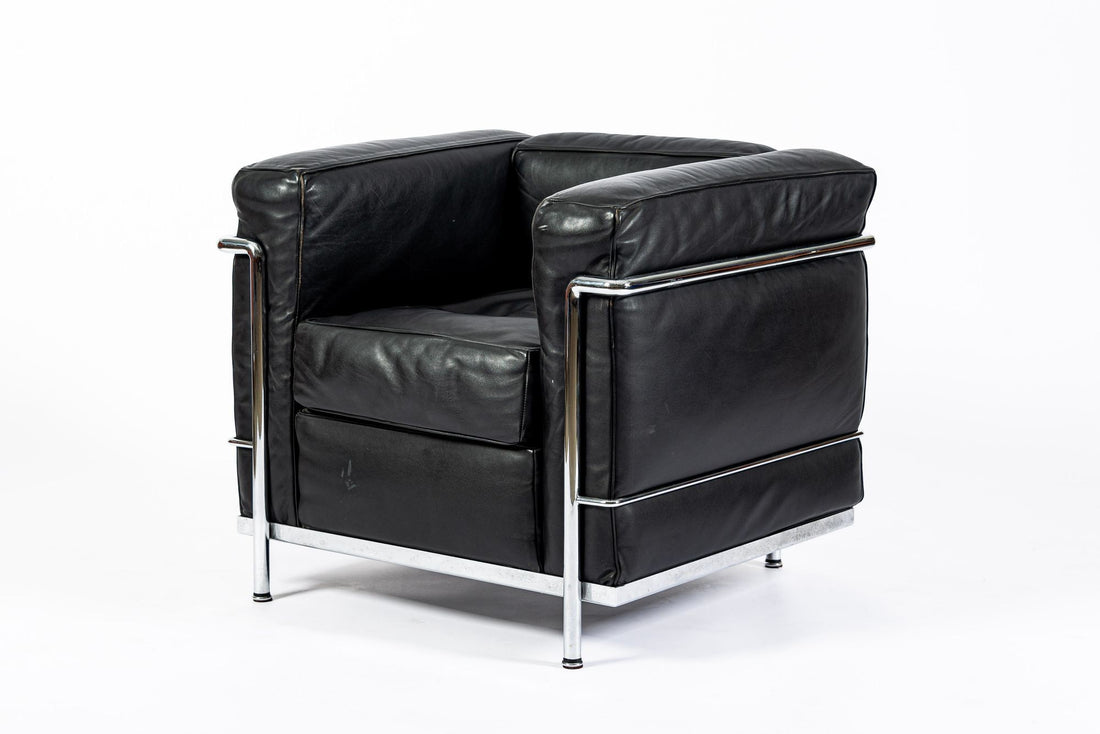 Authentic Cassina LC2 Black Leather Petit Lounge Chair by Le Corbusier, 4x Avail
