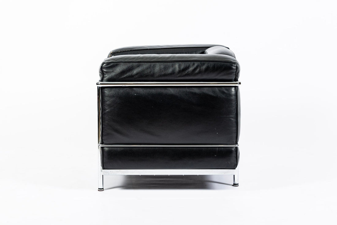 Authentic Cassina LC2 Black Leather Petit Lounge Chair by Le Corbusier, 4x Avail