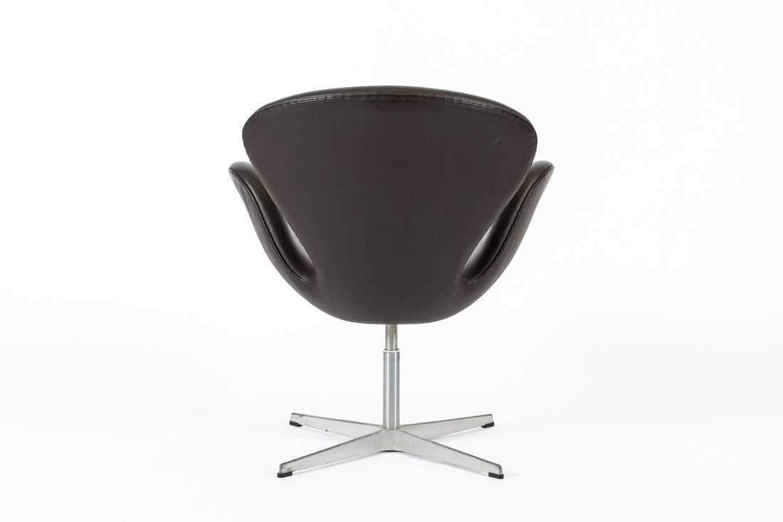 Mid Century Danish Modern Brown Swan Chair by Arne Jacobsen for Fritz Hansen