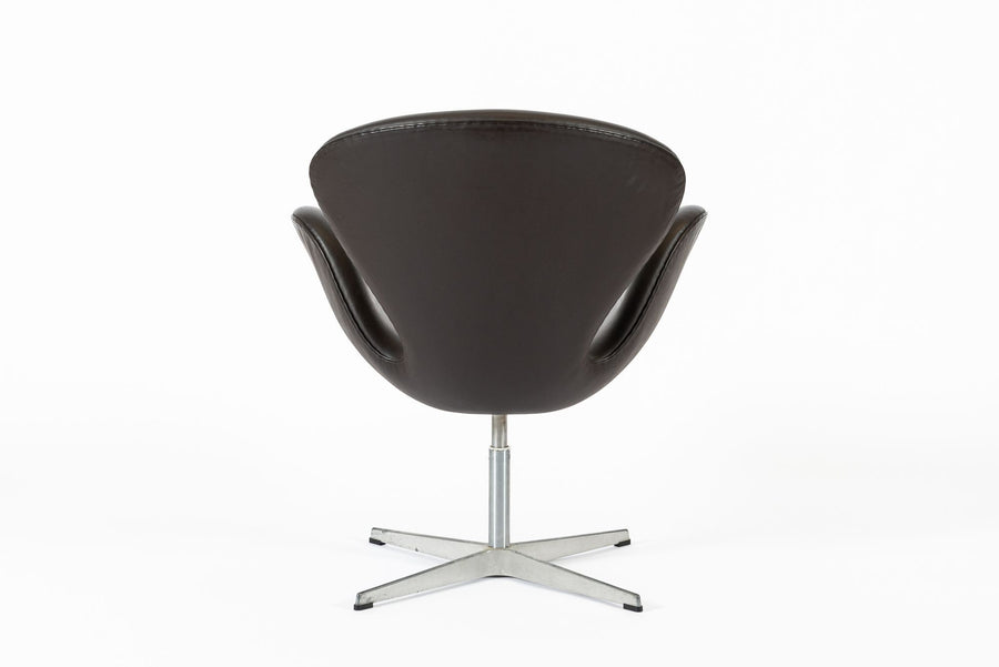 Mid Century Danish Modern Brown Swan Chair by Arne Jacobsen for Fritz Hansen