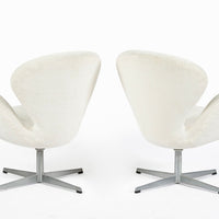 Mid Century Danish White Swan Chairs by Arne Jacobsen for Fritz Hansen 1960s, 2 Avail