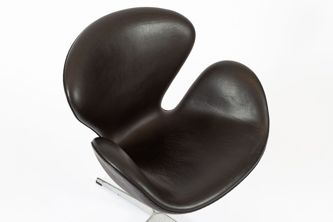 Mid Century Danish Modern Brown Swan Chair by Arne Jacobsen for Fritz Hansen