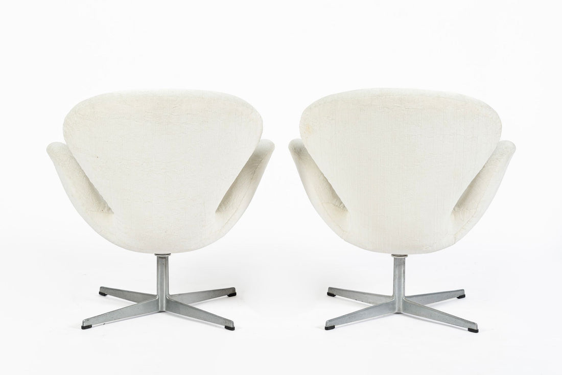 Mid Century Danish White Swan Chairs by Arne Jacobsen for Fritz Hansen 1960s, 2 Avail