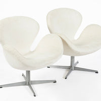 Mid Century Danish White Swan Chairs by Arne Jacobsen for Fritz Hansen 1960s, 2 Avail