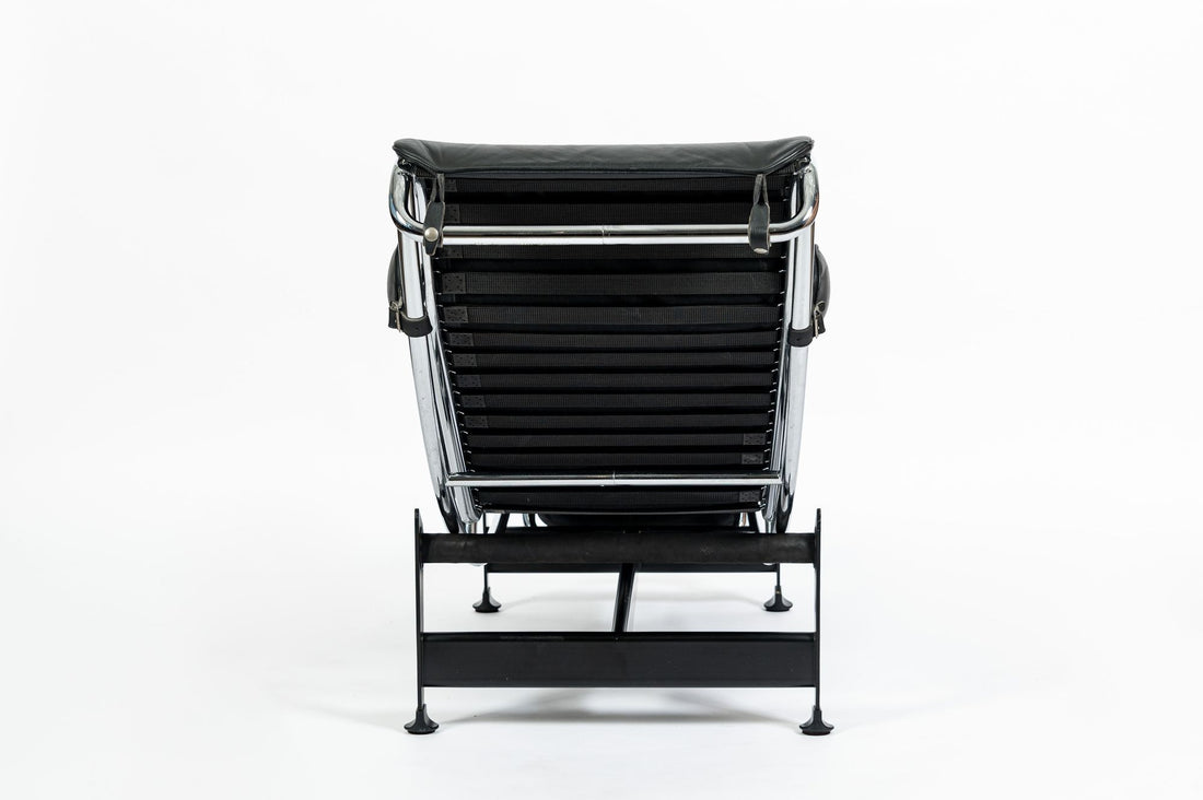 Cassina LC4 Black Leather Chaise Lounge Chair by Le Corbusier 1994