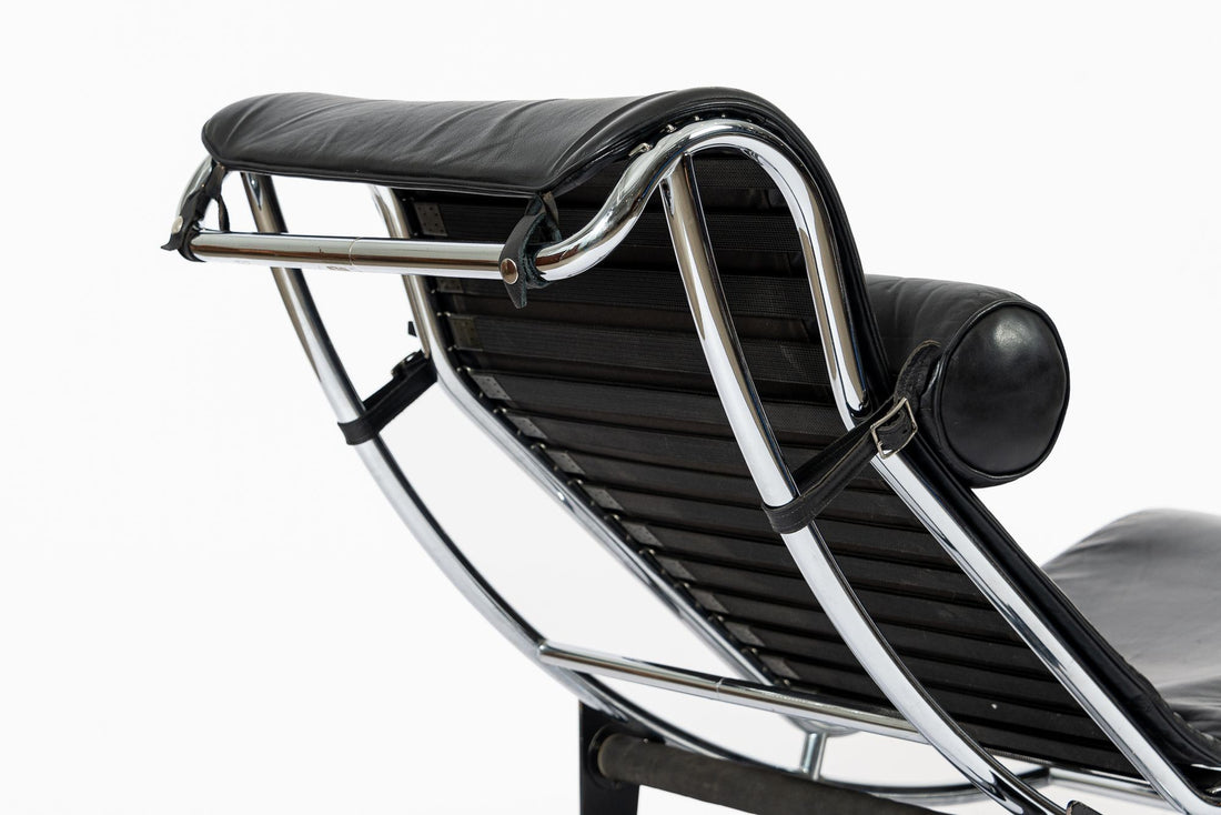 Cassina LC4 Black Leather Chaise Lounge Chair by Le Corbusier 1991