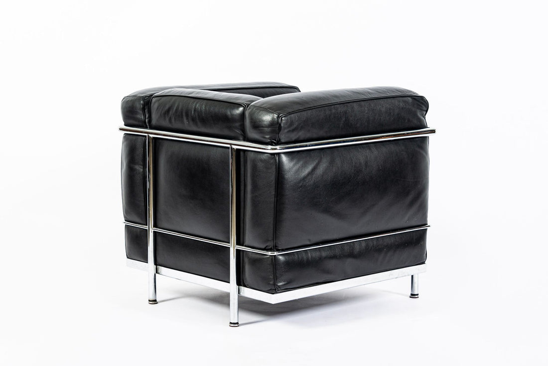 Authentic Cassina LC2 Black Leather Petit Lounge Chair by Le Corbusier, 4x Avail
