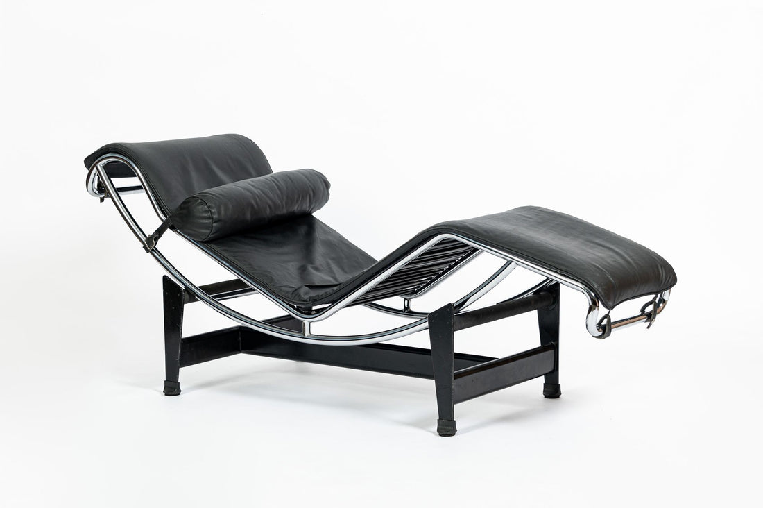 Cassina LC4 Chaise Lounge Chair in Black Leather by Le Corbusier 1970s