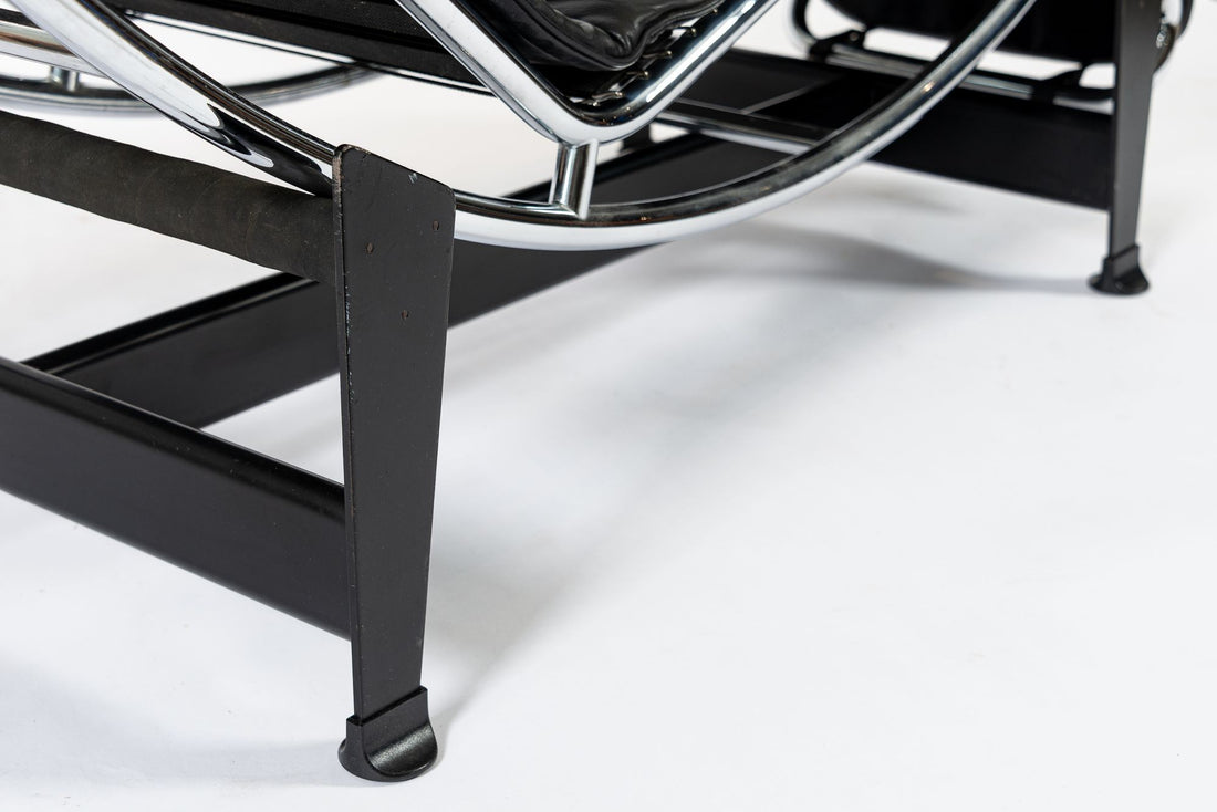 Cassina LC4 Black Leather Chaise Lounge Chair by Le Corbusier 1991