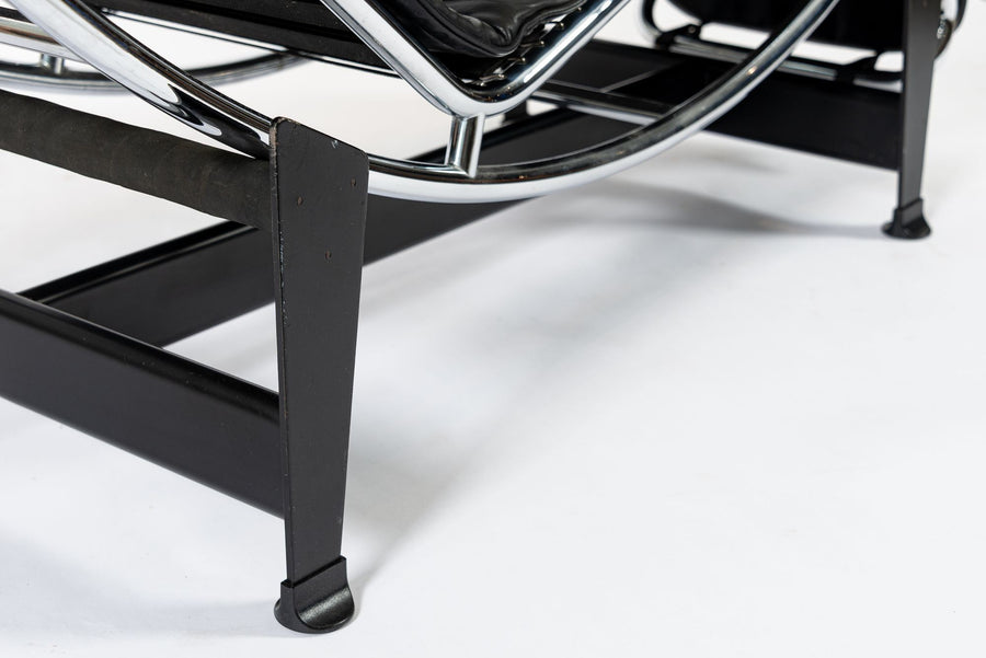 Cassina LC4 Black Leather Chaise Lounge Chair by Le Corbusier 1991
