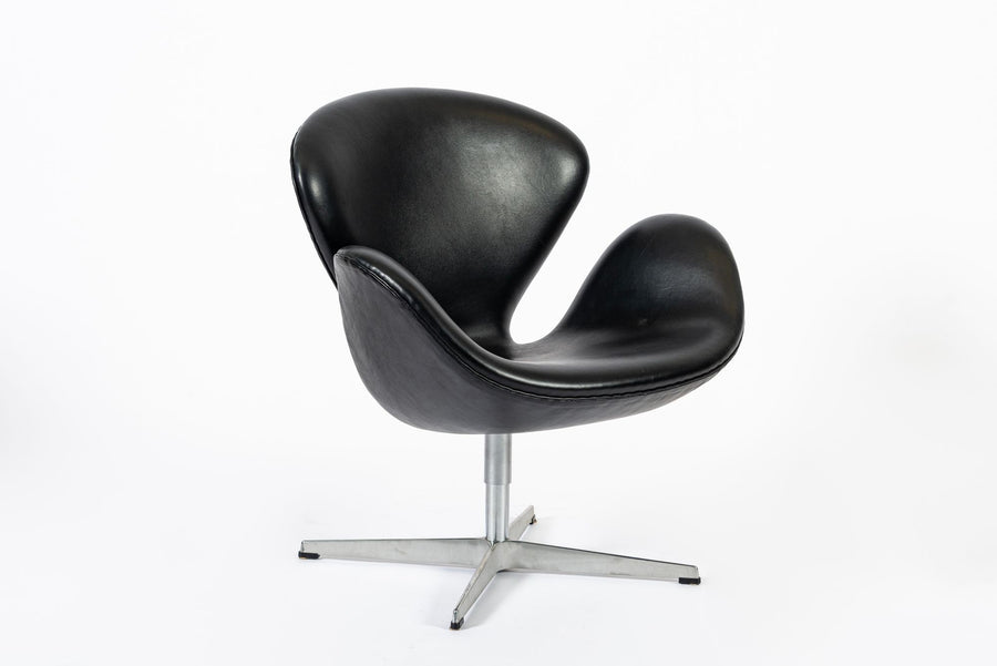 Mid Century Danish Black Leather Swan Chairs by Arne Jacobsen for Fritz Hansen