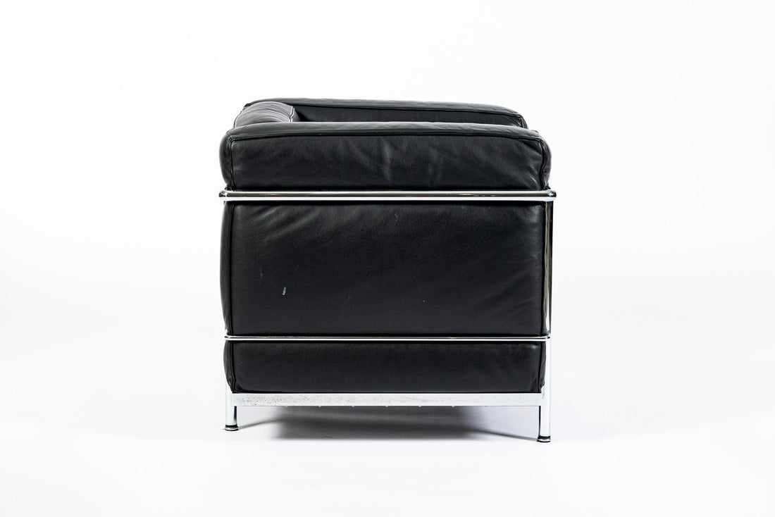 Authentic Cassina LC2 Black Leather Petit Lounge Chair by Le Corbusier, 4x Avail