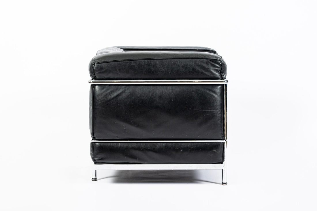Authentic Cassina LC2 Black Leather Petit Lounge Chair by Le Corbusier, 4x Avail
