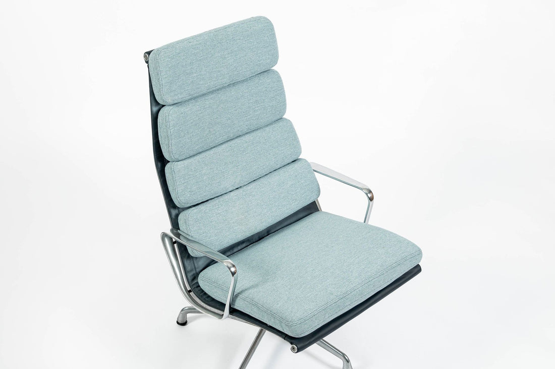 Pair of Eames Soft Pad Recliners for Herman Miller, Blue Gray Aluminum Group Lounge Chairs