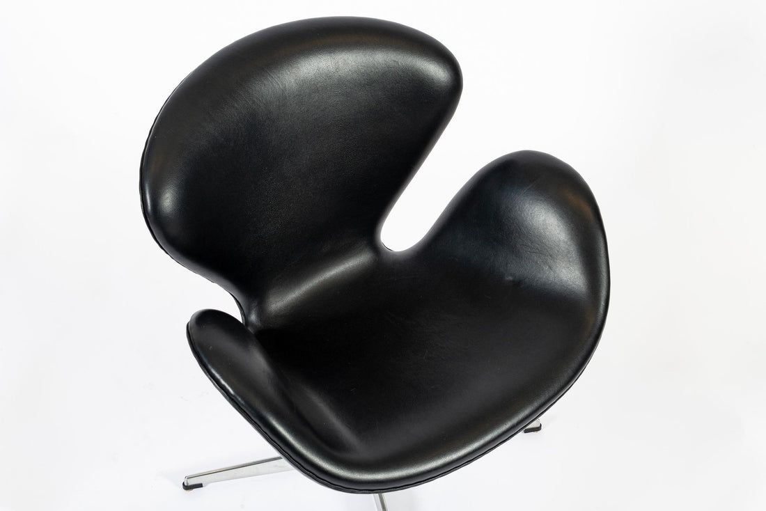 Mid Century Danish Black Leather Swan Chairs by Arne Jacobsen for Fritz Hansen