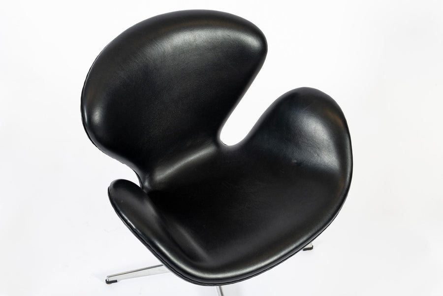 Mid Century Danish Black Leather Swan Chairs by Arne Jacobsen for Fritz Hansen
