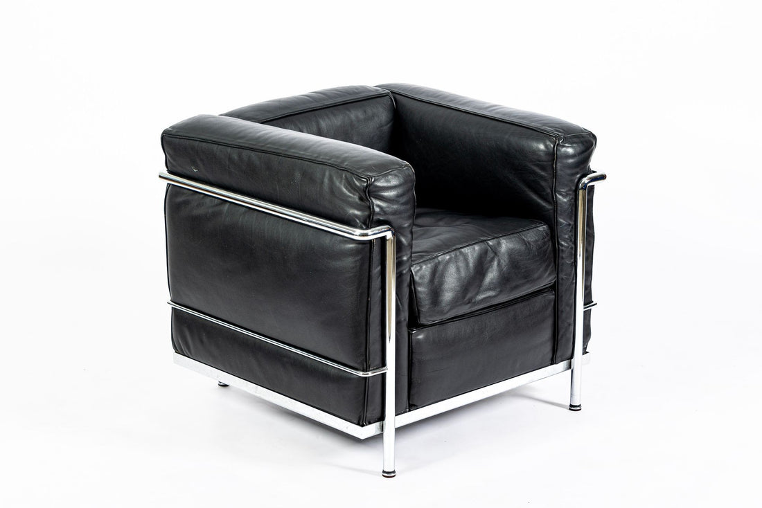Authentic Cassina LC2 Black Leather Petit Lounge Chair by Le Corbusier, 4x Avail