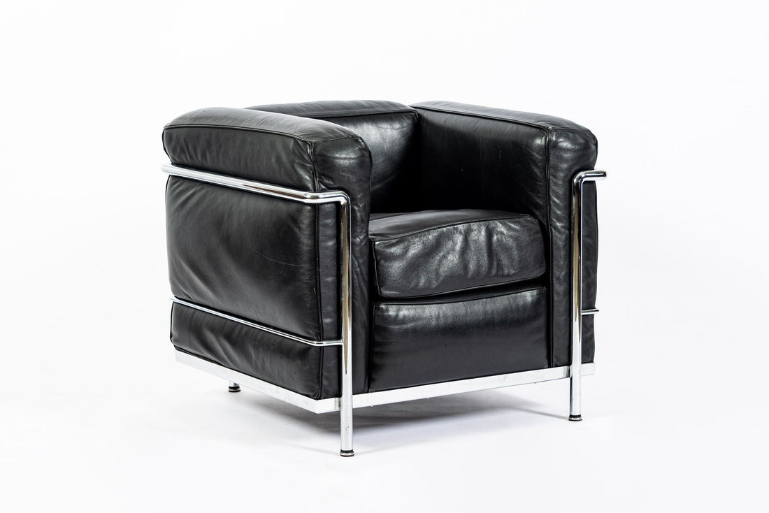 Authentic Cassina LC2 Black Leather Petit Lounge Chair by Le Corbusier, 4x Avail