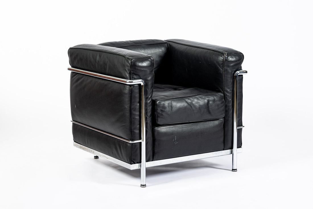 Authentic Cassina LC2 Black Leather Petit Lounge Chair by Le Corbusier, 4x Avail
