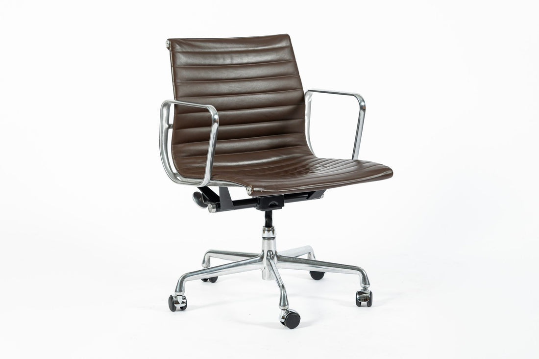 Set of 4 Eames Thin Pad Office Chairs for Herman Miller, Brown Leather Aluminum Group