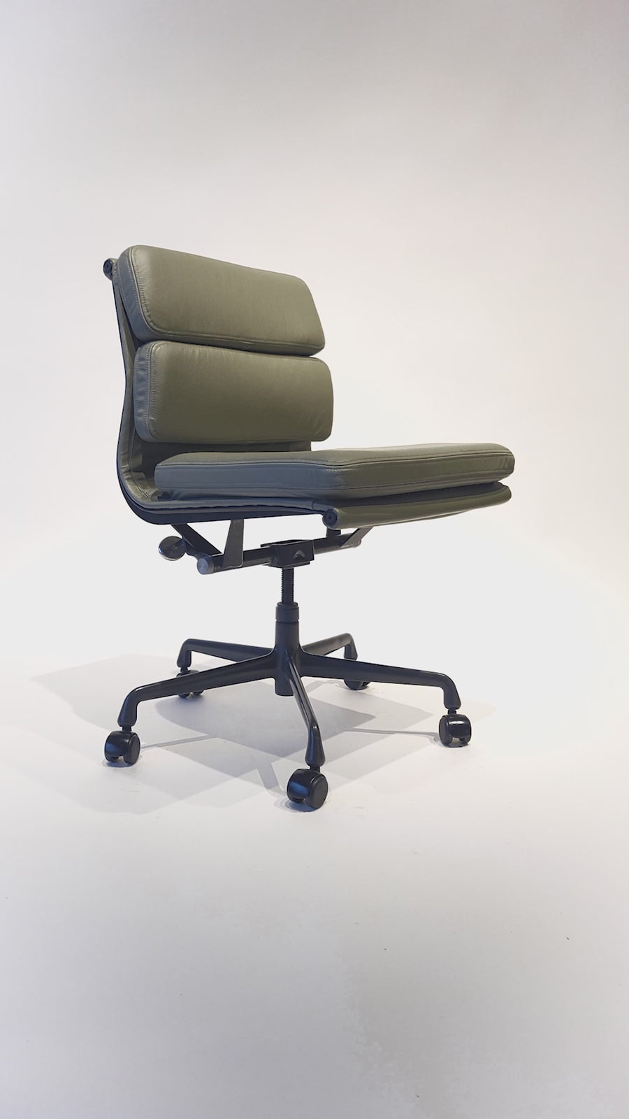 Herman Miller Eames Aluminum Group Tall Gray Leather Office Chair Soft Pad