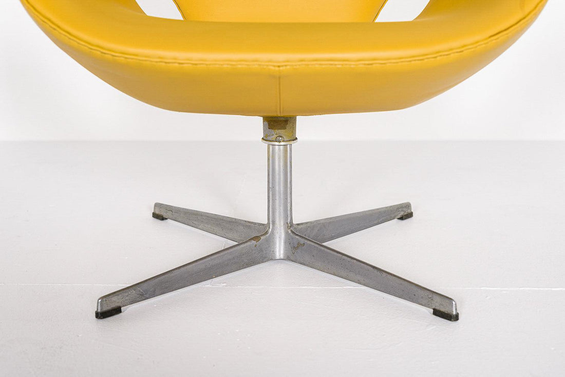 Danish Modern Yellow Swan Chairs by Arne Jacobsen for Fritz Hansen