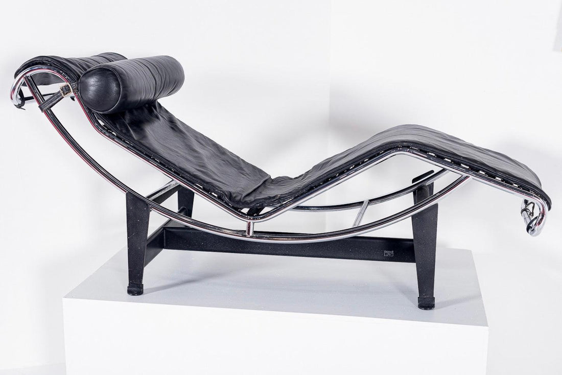 Full Black LC4 Chaise Longue by Charlotte Perriand and Le Corbusier for  Cassina at 1stDibs